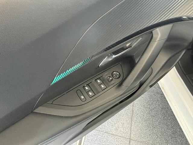 Peugeot 2008 1.2 PureTech Allure Cruise/Climate control, Apple Carplay/Android auto, Stoelverwarming, Achteruitrij-camera, PDC achter,