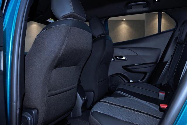 Peugeot 2008 Hybrid 145 Allure 180 Camera l Navi l Keyless l Carplay l Blinds