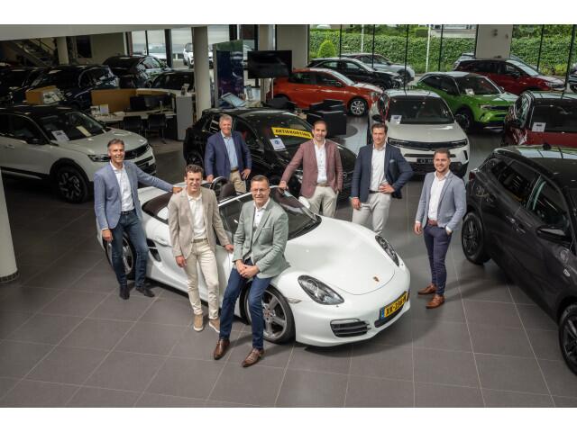 Peugeot 2008 1.2 Hybrid 136 Pk Allure Automaat DAB / Apple Carplay / PDC / 17 inch