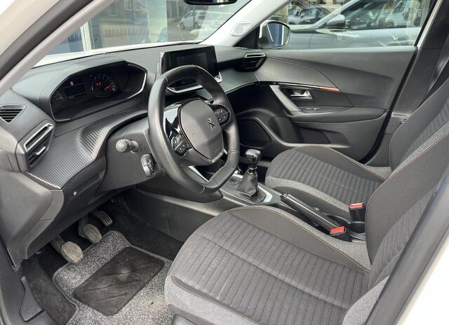 Peugeot 2008 1.2 Turbo 100 PK Active Pack | Navigatie | Apple carplay | Hoge zitpositie | Parkeersensoren | Climate Control | Cruise Control | Lichtmetalen velgen |