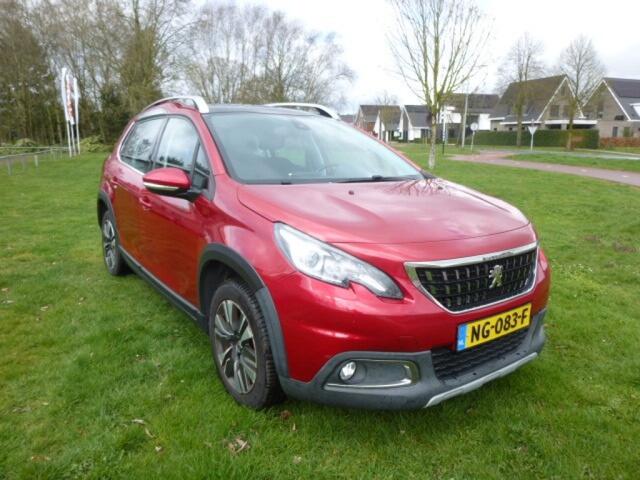 Peugeot 2008 1.2 PURETECH ALLURE / Pano dak/ Aplle Carplay/