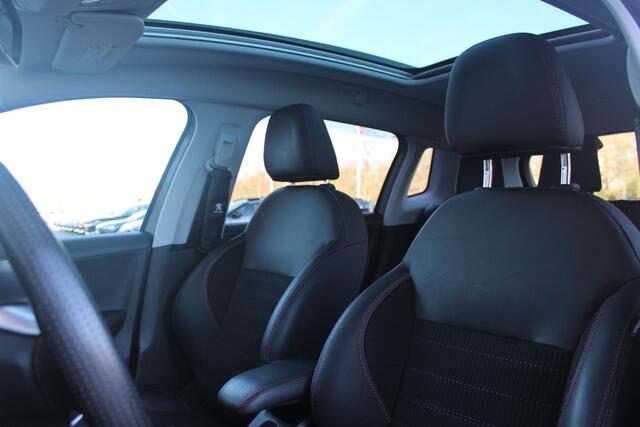 Peugeot 2008 1.2 130PK GT-LINE | PANORAMA DAK | GRIPP CONTROL | CRUISE CONTROL | DAB+ RADIO | APPLE CARPLAY/ANDROID AUTO | NAVIGATIE | ACHTERUITRIJ CAMERA | 17" LICHTMETALEN VELGEN "BLACK" | CLIMATE CONTROL | PARKEERSENSOREN VOOR + ACHTER | GETINTE ACHTERRUITEN | ZWAR
