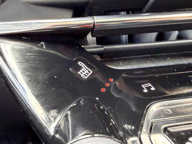 Peugeot 2008 1.2 PureTech GT Panorama dak | Leer | Stoelverwarming | Apple Android