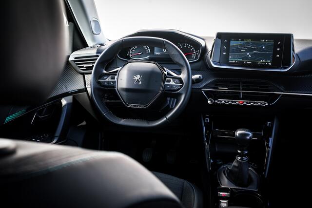 Peugeot 2008 1.2 131 PK PureTech Allure | 1 e Eign | 3D-I-Cockpit | Hoge zit / Instap | Ned Auto | Clima | Peugeot Connect 3D Navigatie | Clima | Pdc | Cruise | Keyless entry | Apple Carplay/Android Auto |