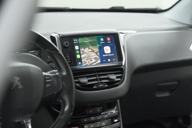Peugeot 2008 PureTech 110 Allure | Panoramadak | Apple Carplay | Navigatie | Parkeersensoren