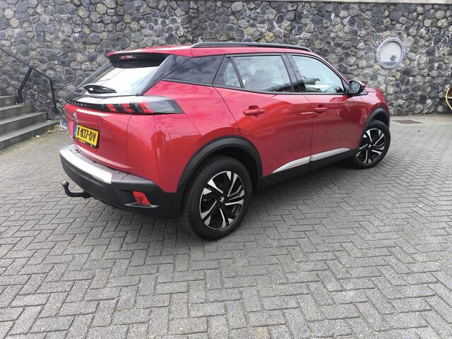 Peugeot 2008 1.2 PureTech Allure Trekhaak, Carplay, DAB, Navi, Camera, climate en cruise control, ie eigenaar