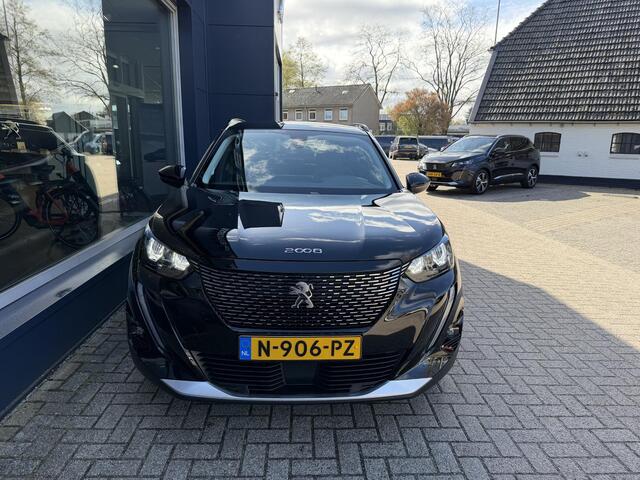 Peugeot 2008 1.2 Turbo 100 PK Allure Pack | Trekhaak 1200KG | Hoge Zitpositie | Navigatie | Climate Control | Keyless Start | Digitaal Dashboard | Camera | Parkeersensoren V+A | LED Verlichting | 17" Lichtmetalen Velgen |
