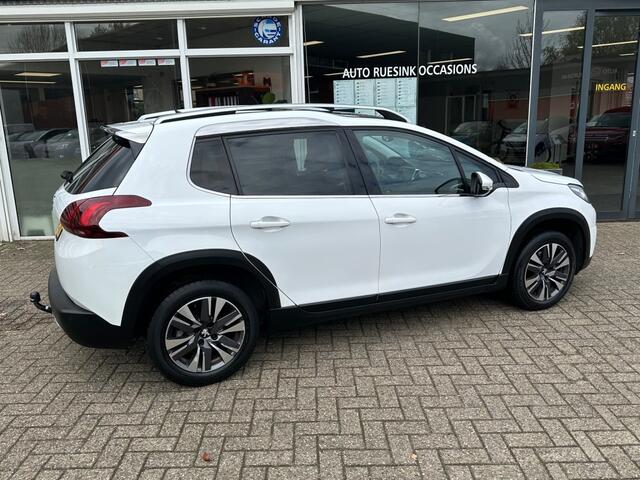 Peugeot 2008 1.2 PURETECH 110 pk ALLURE