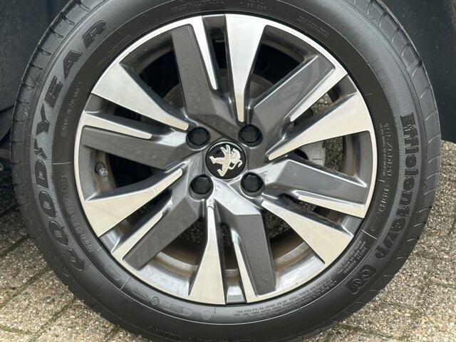Peugeot 2008 1.2 PURETECH 110 pk ALLURE