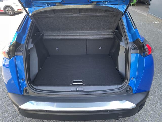 Peugeot 2008 100pk Allure Pack (Camera - Automatische Airco - i-cockpit - Navigatie - 17" - Apple Carplay - LED)