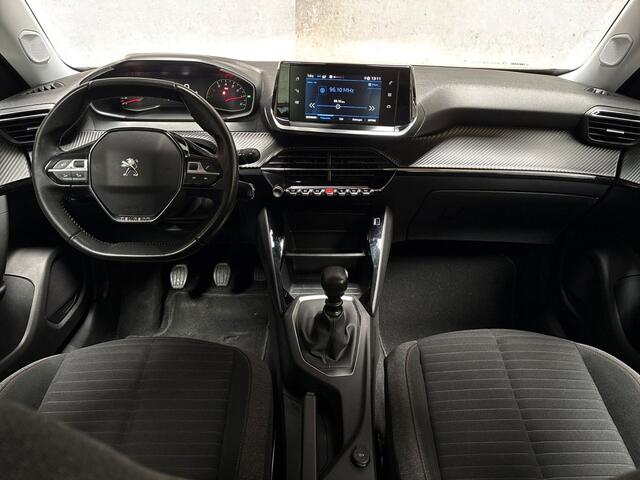Peugeot 2008 1.2 PureTech Sport (APPLE CARPLAY, NAVIGATIE, LANE ASSIST, SPORTSTOELEN, PARKEERSENSOREN, CRUISE, NIEUWSTAAT)