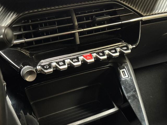 Peugeot 2008 1.2 PureTech Sport (APPLE CARPLAY, NAVIGATIE, LANE ASSIST, SPORTSTOELEN, PARKEERSENSOREN, CRUISE, NIEUWSTAAT)