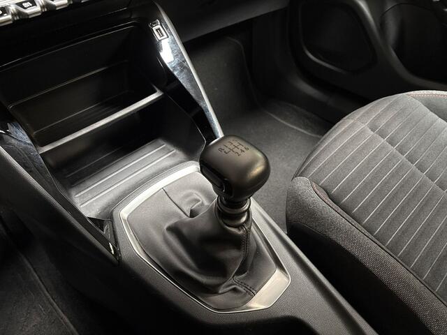 Peugeot 2008 1.2 PureTech Sport (APPLE CARPLAY, NAVIGATIE, LANE ASSIST, SPORTSTOELEN, PARKEERSENSOREN, CRUISE, NIEUWSTAAT)