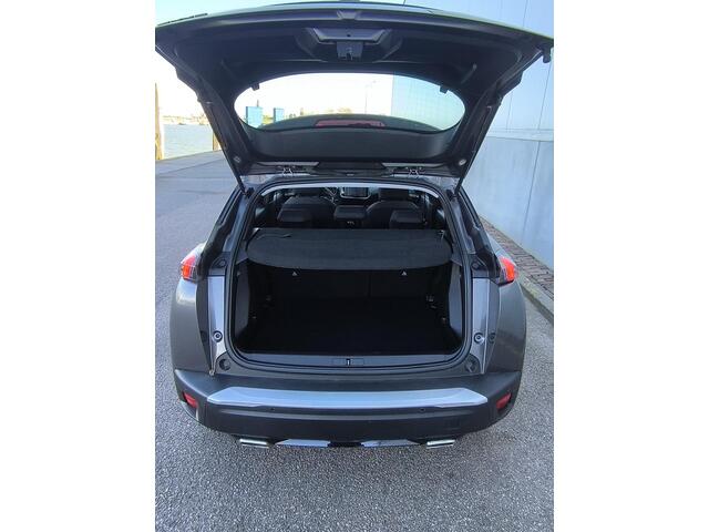 Peugeot 2008 1.2 PureTech Blue Lease Active 130PK incl motor update tegen olie verbruik, carplay, climate en cruise control, camera.