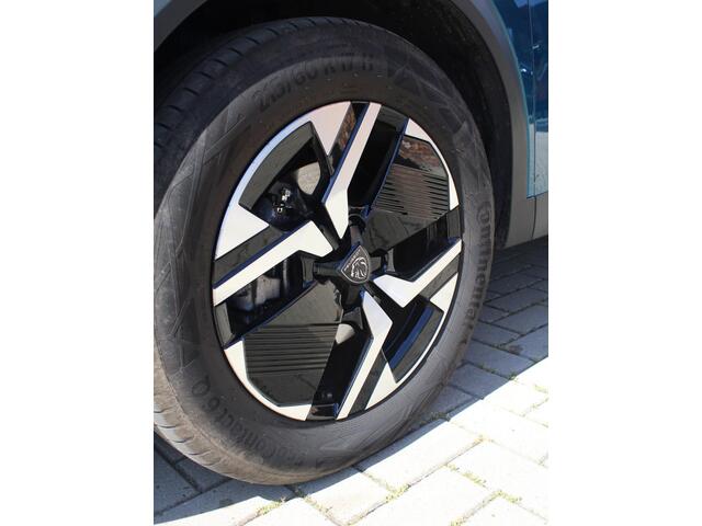 Peugeot 2008 1.2 Hybrid 136 Allure Camera voor en achter, Stoelverwarming, Keyless entry en Trekhaak