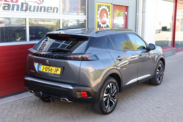 Peugeot 2008 1.2 PureTech Blue Lease Allure O.a: PDC, Camera, Leder, Pano, Trekhaak, Stoelverw, Etc. All-in prijs!