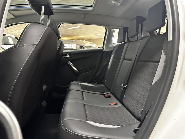 Peugeot 2008 1.2 PureTech Allure/ D-Riem verv: 99.000 KM!/ Panorama-Dak/ Half-Leder/ Extra getint glas/ Parelmoer Wit/ Camera/ Apple + Android/ DABG+/ Navi/ Clima/ Cruise/ Elek. pakket/ Bluetooth/ Multi. LEDER. Stuur/ Mistl.