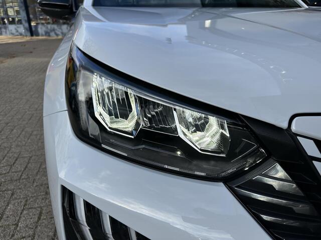 Peugeot 2008 1.2 Hybride Automaat 145 PK Allure | Navigatie | Keyless entry | Adaptieve Cruise Control | 360 Graden Camera | Parkeersensoren V+A | Hoge Zitpositie | Dode Hoek Detectie |Hybride Elektrisch rijden met Automaat | Climate Control | LED Verlichting | 17" L