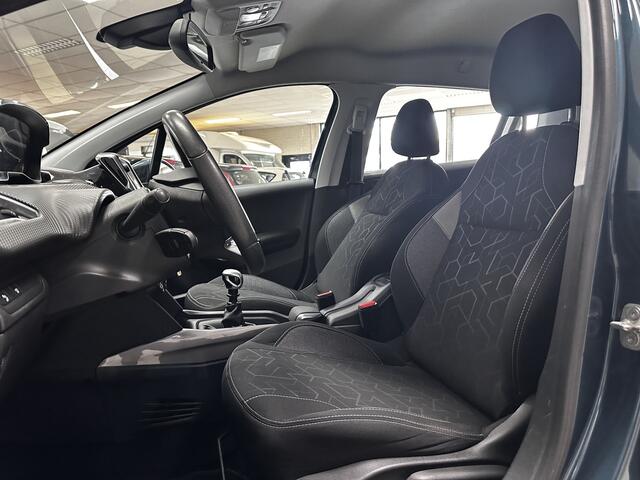 Peugeot 2008 1.2 PureTech Blue Lion/ D-Riem verv: 81.000 KM!/ Trekhaak/ Apple + Android/ DAB+/ Navi/ Airco/ Cruise/ Elek. pakket/ Bluetooth/ Multi. Stuur/ Mistl./ PDC/ LED Dagrijverl.