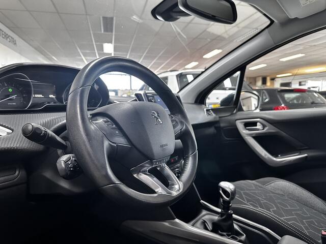 Peugeot 2008 1.2 PureTech Blue Lion/ D-Riem verv: 81.000 KM!/ Trekhaak/ Apple + Android/ DAB+/ Navi/ Airco/ Cruise/ Elek. pakket/ Bluetooth/ Multi. Stuur/ Mistl./ PDC/ LED Dagrijverl.