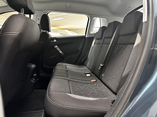 Peugeot 2008 1.2 PureTech Blue Lion/ D-Riem verv: 81.000 KM!/ Trekhaak/ Apple + Android/ DAB+/ Navi/ Airco/ Cruise/ Elek. pakket/ Bluetooth/ Multi. Stuur/ Mistl./ PDC/ LED Dagrijverl.