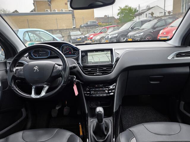 Peugeot 2008 1.2 PureTech Allure NAVI TEL LM PANORAMADAK LEER