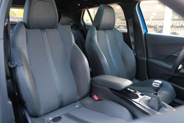 Peugeot 2008 1.2 PureTech GT-Line | Navi | Panoramadak | Camera | Cruise | 18" velgen