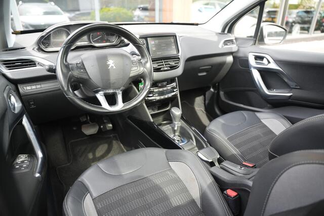 Peugeot 2008 1.2 PureTech Allure Pano Dakrail DAB Trekhaak Airco Stuurwielbed. Camera
