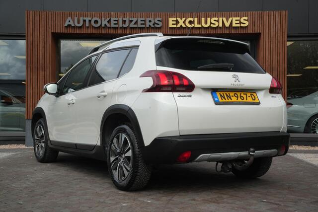 Peugeot 2008 1.2 PureTech Allure Pano Dakrail DAB Trekhaak Airco Stuurwielbed. Camera