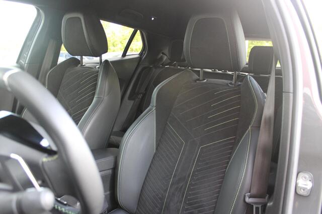 Peugeot 2008 1.2 Hybrid 145PK AUTOMAAT GT | ELEKTRISCH BEDIENBARE BESTUURDERSSTOEL | NAVIGATIE | FULL LED KOPLAMPEN | DRAADLOZE APPLE CARPLAY/ANDROID AUTO | ADAPTIVE CRUISE CONTROL | CAMERA VOOR + ACHTER | CLIMATE CONTROL | LICHTMETALEN VELGEN 17" | KEYLESS ENTRY/STAR