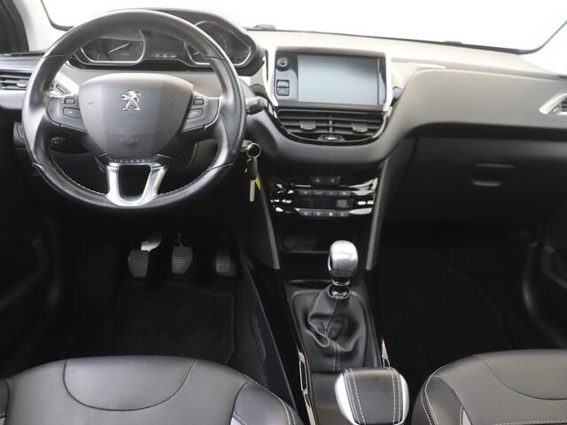 Peugeot 2008 1.2 PureTech Blue Lease Allure | Full Map Navigatie | Camera | Carplay | Climate Control | | TREKHAAK |