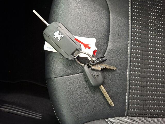Peugeot 2008 1.2 Automaat Allure, Camera, Cruise, NL/NAP!