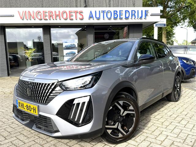 Peugeot 2008 100 Pk Benzine * Hele Luxe Allure * Navigatie * Voor- en Achter Parkeer Camera en Sensoren * L.M. Velgen * Dodehoekbewaking * Keyless Start & Entry * Draadloos Apple Carplay /* Android Auto * Vingerhoets; Vierde Generatie Eersteklas Service. Al meer dan 1