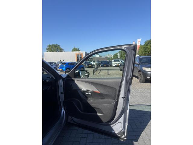 Peugeot 2008 PureTech 100 Allure |Navigatie|CarPlay|