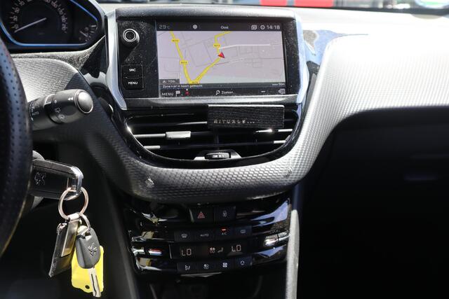 Peugeot 2008 1.2 PureTech Allure | Nieuw binnen | Clima | Navi | Trekhaak |