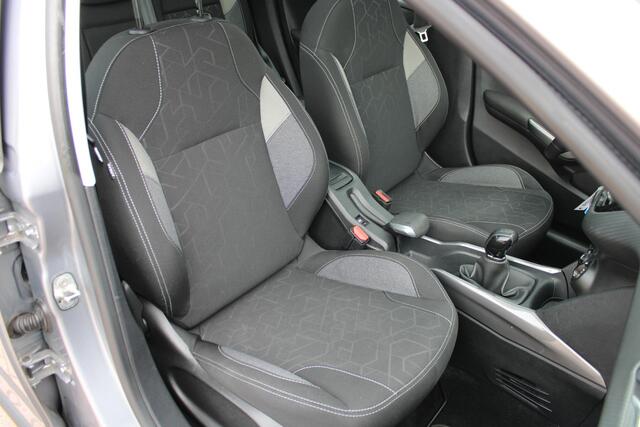 Peugeot 2008 1.2 PureTech 110pk Blue Lion Airco Navi Carplay Panoramadak Trekhaak Dealer onderhouden