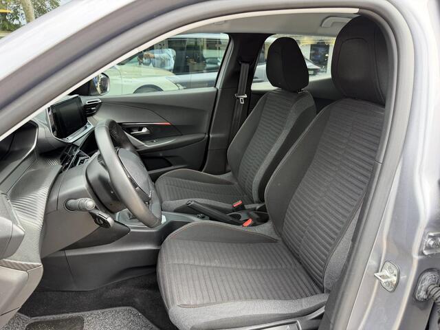 Peugeot 2008 1.2 Turbo 100 PK Active | Lage KM Stand: 24900 | Trekhaak 1250 KG | Navigatie | DAB Radio | Climate Control | Cruise control | Airco | LED Verlichting | Elektrisch Pakket | Parkeersensoren | Apple Carplay | Hoge Zitpositie |
