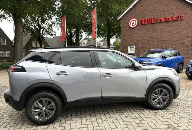 Peugeot 2008 1.2 Benzine 100 Pk. Style * Navigatie * Achteruitrij Parkeer Camera * L.M. Velgen * DAB Radio * Vingerhoets; Vierde Generatie Eersteklas Service. Al meer dan 100 jaar een begrip in de Brabantse Kempen.