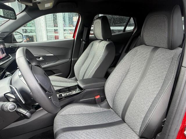 Peugeot 2008 1.2 PURETECH 130PK ALLURE AUTOMAAT NAVI LMV PDC-CAMERA