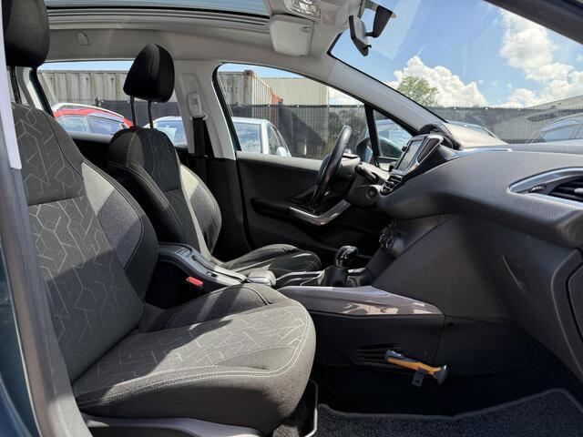Peugeot 2008 1.2 PureTech Blue Lion 2e Eigenaar|Navi|Pano|Carplay|D-riem vv in 2024|Trekhaak|Airco|Cruise|PDC|N.A.P|APK tot 02-2027