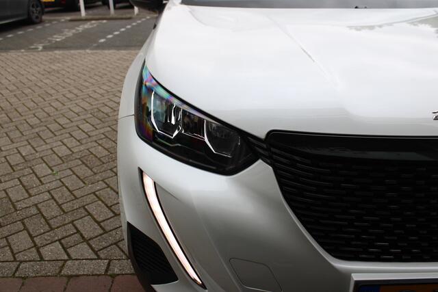 Peugeot 2008 1.2 100PK ALLURE PACK | NAVIGATIE 10" TOUCHSCREEN| ACHTERUITRIJ CAMERA | 3-D INSTRUMENTENPANEEL | APPLE CARPLAY/ANDROID AUTO | LICHTMETALEN VELGEN 17" | DAB+ RADIO | CRUISE CONTROL | GETINTE RUITEN |