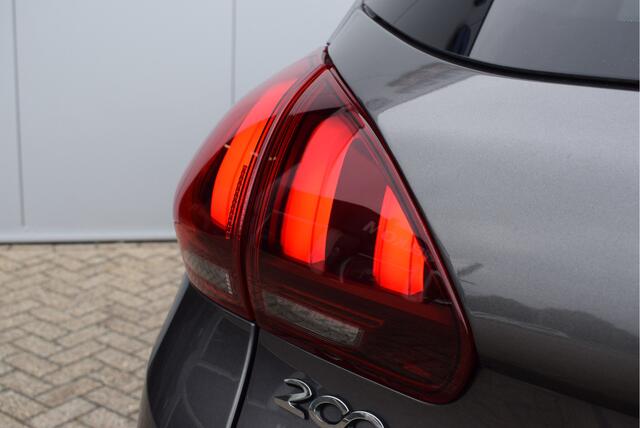 Peugeot 2008 1.2 Allure 110PK | Automaat | Camera | Navi