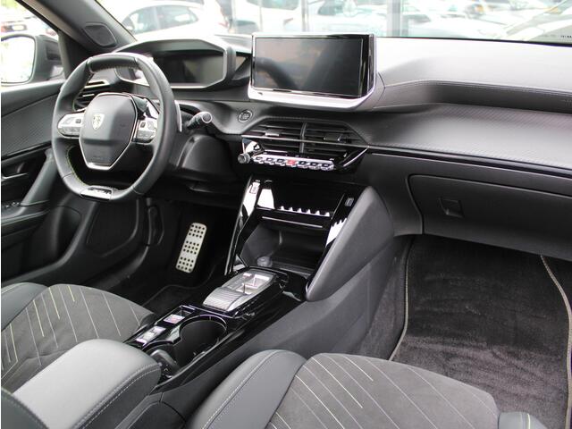 Peugeot 2008 1.2 PureTech 130 GT Automaat | Navi / Alcantara / Climate