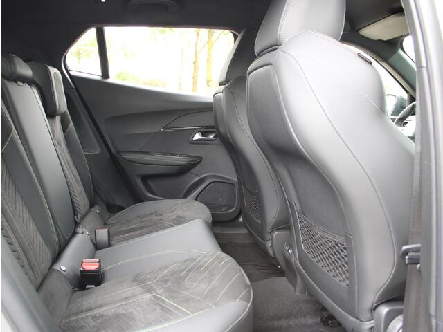 Peugeot 2008 1.2 PureTech 130 GT Automaat | Navi / Alcantara / Climate