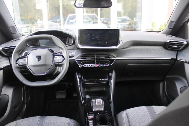 Peugeot 2008 1.2 130PK AUTOMAAT ALLURE | NAVIGATIE | DRAADLOZE APPLE CARPLAY/ANDROID AUTO | STOEL VERWARMING | DODEHOEK BEWAKING | LED KOPLAMPEN | 3-D INSTRUMENTENPANEEL | DAB+ RADIO | 360° CAMERA | KEYLESS ENTRY/START | ADAPTIVE CRUISE CONTROL |