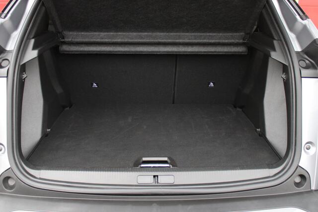 Peugeot 2008 1.2 100PK ALLURE | TREKHAAK | CAMERA VOOR + ACHTER | NAVIGATIE | DRAADLOZE APPLE CARPLAY/ANDROID AUTO | LED KOPLAMPEN | ALL SEASON BANDEN | ADAPTIVE CRUISE CONTROL | DODEHOEK BEWAKING |