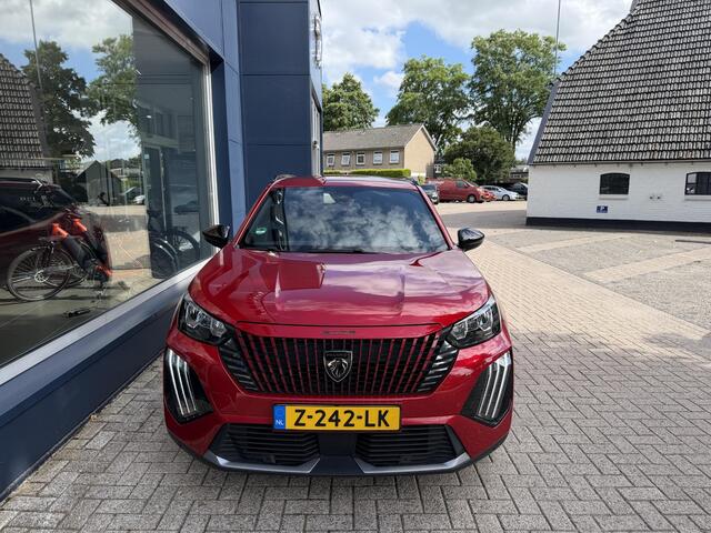 Peugeot 2008 1.2 Turbo 100 PK Allure | Facelift Model | Trekhaak 1200KG | Navigatie | LED Verlichting | Cruise Control | Hoge Zitpositie | Parkeersensoren | DAB | Digitaal Dashboard | Half Lederen stoelen | Lichtmetalen Velgen 17 inch |