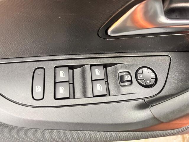 Peugeot 2008 1.2 PureTech Blue Lease Active Airco-Ecc/Navigatie/Led/Trekhaak/Camera/Riem vervangen