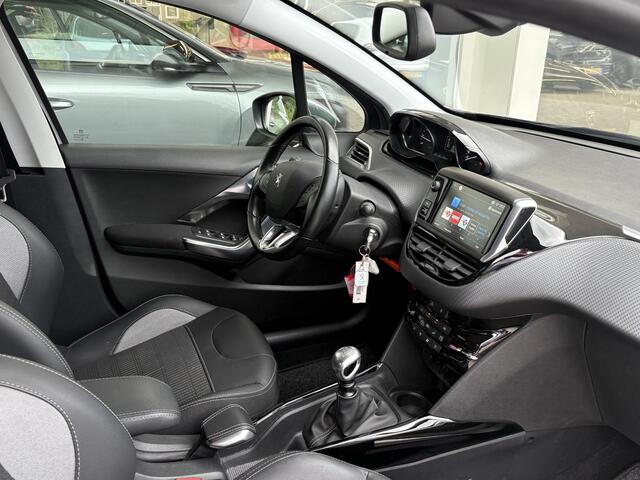 Peugeot 2008 1.2T 130pk Allure | Achteruitrijcamera | Climate Control | Nette staat | Apple Carplay/Android Auto | Privacy Glass | Half lederen bekleding | Navigatie