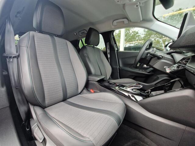 Peugeot 2008 1.2T 130pk Automaat Allure Pack | Trekhaak | Achteruitrijcamera | Stoelverwarming | Climate & Cruise Control | AppleCarplay/Android Auto |